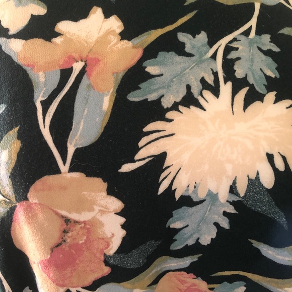 Beautiful Daytrip Top - Picture 5 of 7